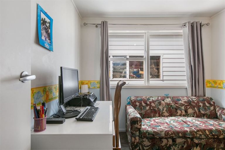 Photo of property in 87 Oreil Avenue, West Harbour, Auckland, 0618