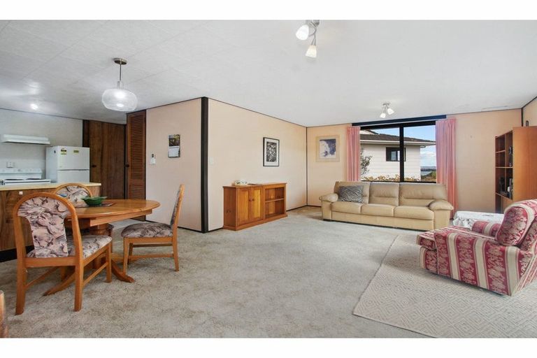 Photo of property in 2/86 Lynn Road, Bayview, Auckland, 0629