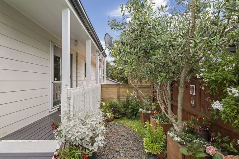 Photo of property in 100 Spinella Drive, Bayview, Auckland, 0629