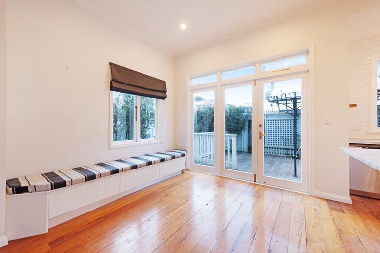 Photo of property in 8 Park Street, Thorndon, Wellington, 6011