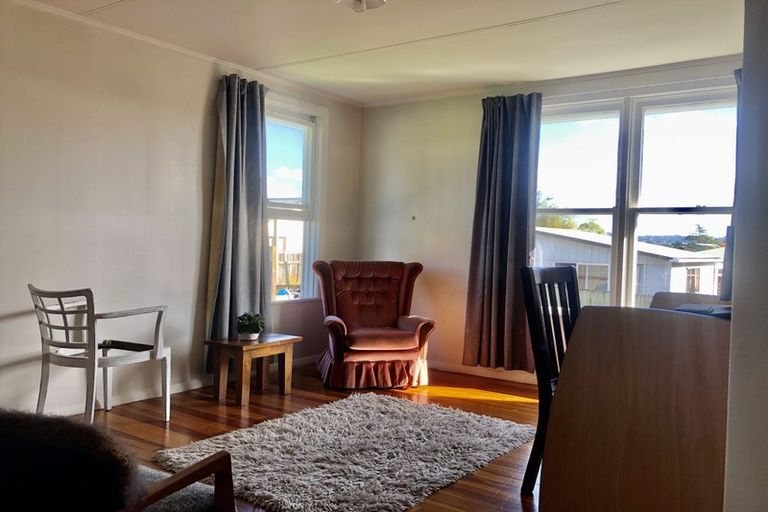 Photo of property in 11 Valdale Road, Henderson, Auckland, 0610
