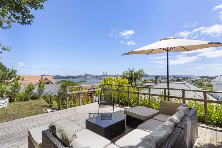 Photo of property in 3/92 Victoria Road, Devonport, Auckland, 0624