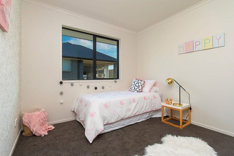 Photo of property in 2 Glennron Lane, Waiuku, 2123