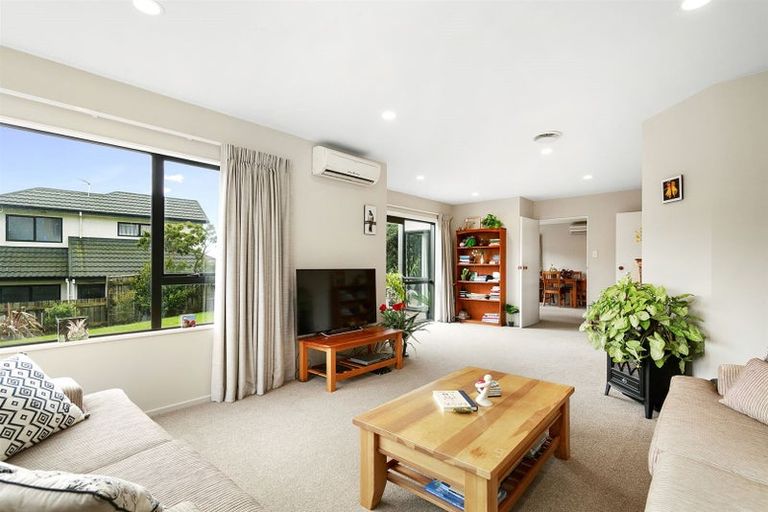 Photo of property in 2 Pikitanga Close, Tawa, Wellington, 5028