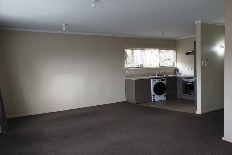 Photo of property in 2/126 Redwood Avenue, Tawa, Wellington, 5028