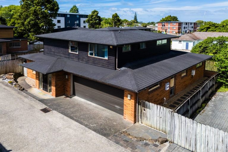 Photo of property in 10b Lincoln Road, Henderson, Auckland, 0610