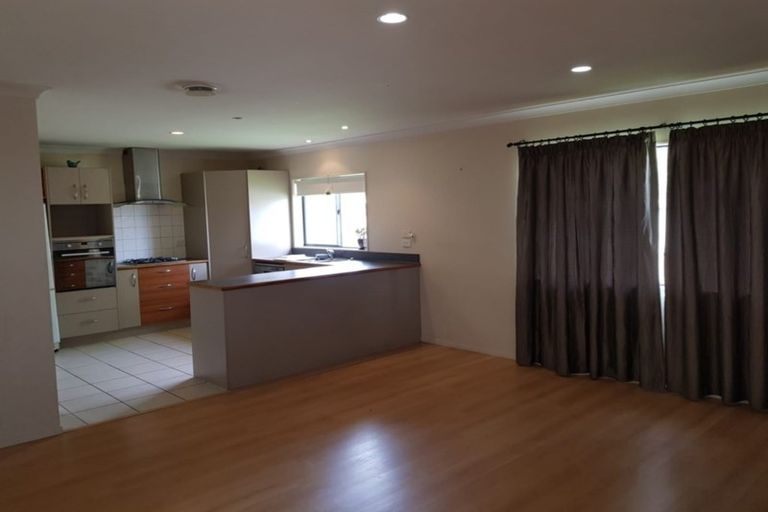 Photo of property in 11 Bridgefield Crescent, Flat Bush, Auckland, 2016