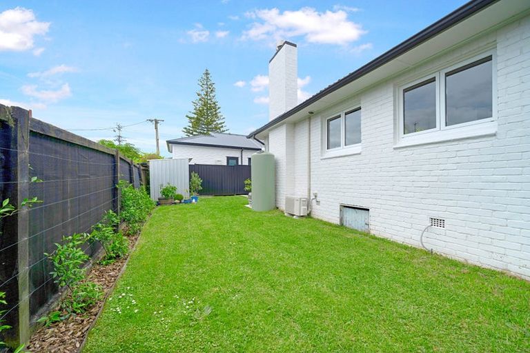 Photo of property in 54c Te Atatu Road, Te Atatu South, Auckland, 0610