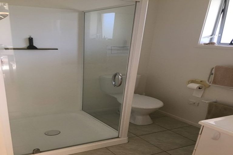 Photo of property in 3/7 Seacliffe Avenue, Belmont, Auckland, 0622