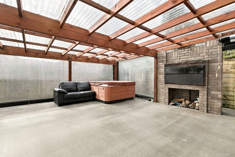 Photo of property in 12 Mulu Place, Fairview Heights, Auckland, 0632