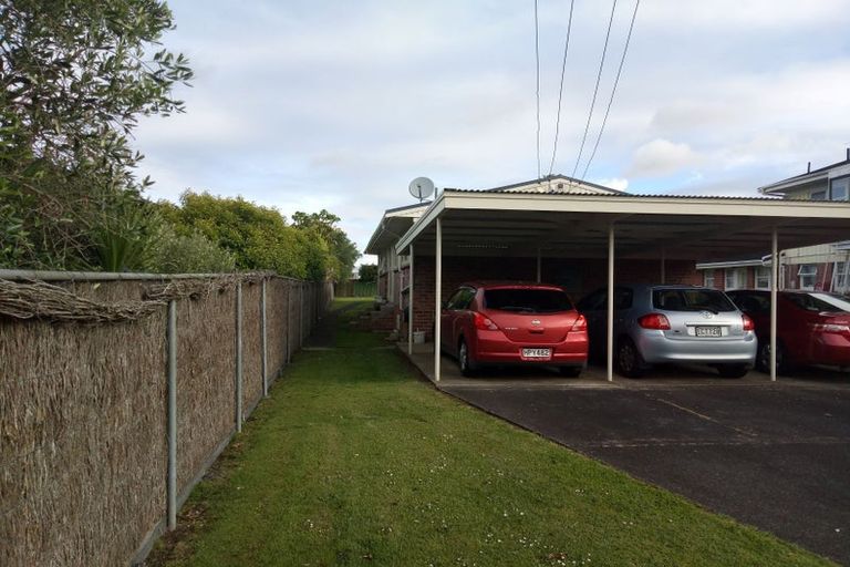 Photo of property in 15 Wainui Avenue, Point Chevalier, Auckland, 1022