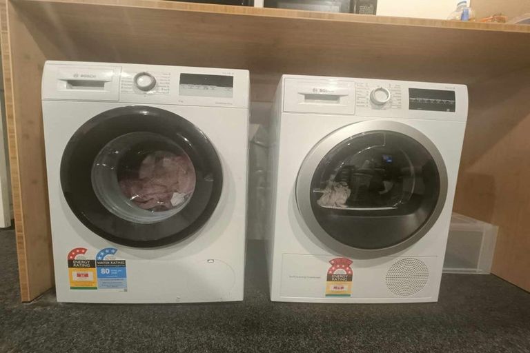 Photo of property in 8 Glendawn Place, Bayview, Auckland, 0629