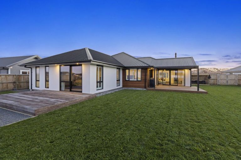 Photo of property in 23 Ridgeland Way, West Melton, 7618