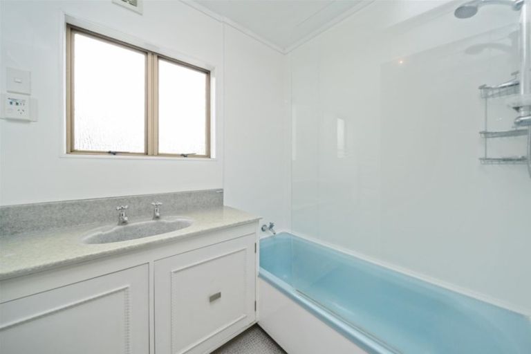 Photo of property in 8 Matai Place, Hawera, 4610