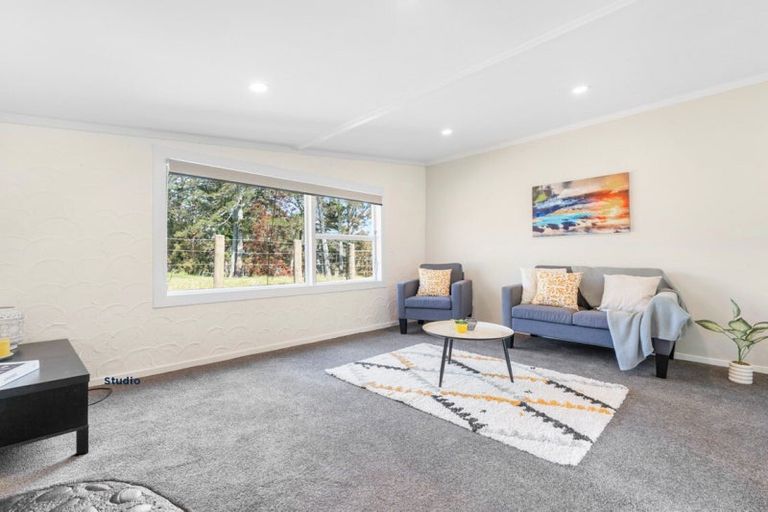 Photo of property in 65 Annett Road, Kumeu, 0891