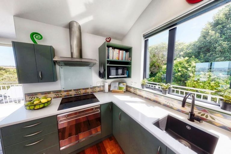 Photo of property in 59a Mana View Road, Paremata, Porirua, 5026