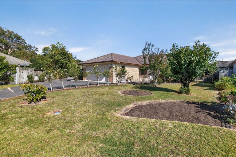 Photo of property in 4 Mcleod Place, Papamoa Beach, Papamoa, 3118