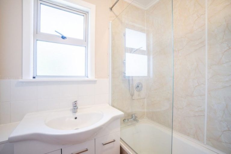 Photo of property in 26 Battersea Place, Roslyn, Palmerston North, 4414