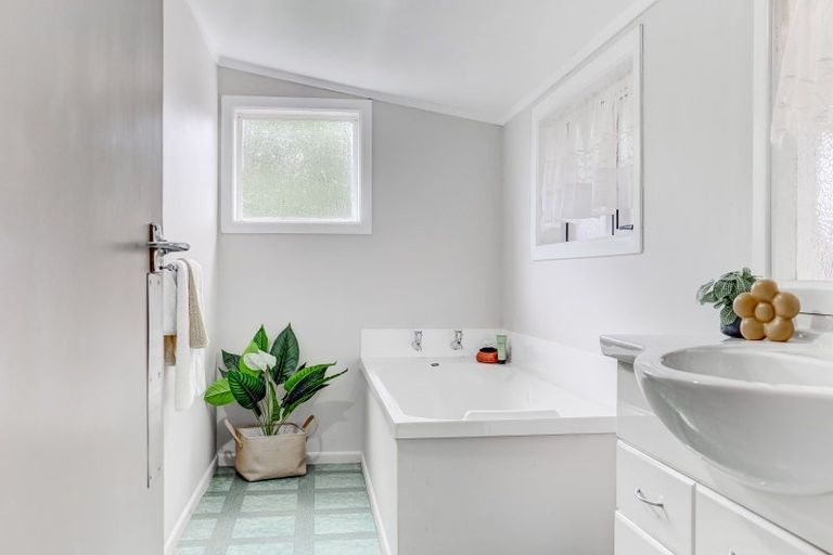 Photo of property in 49 Smith Street, Waverley, 4510