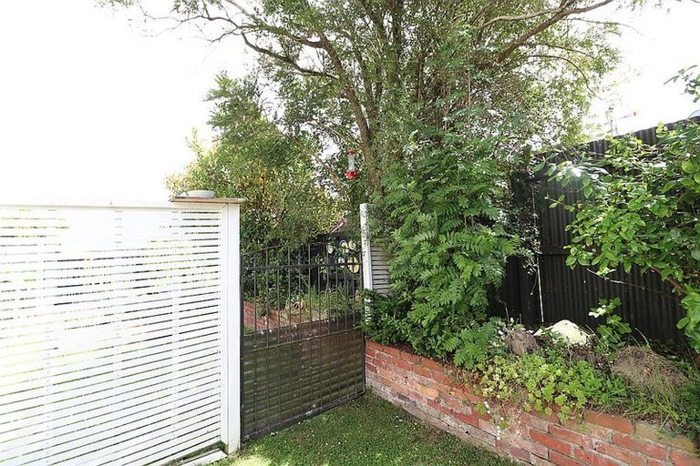 Photo of property in 21 Abercrombie Street, Milton, 9220