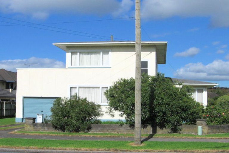 Photo of property in 1/8 Eastern Beach Road, Eastern Beach, Auckland, 2012