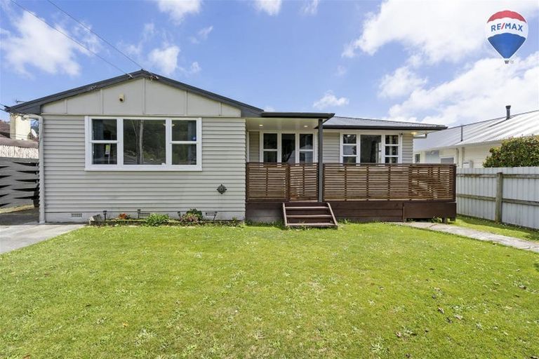 Photo of property in 266 Stokes Valley Road, Stokes Valley, Lower Hutt, 5019