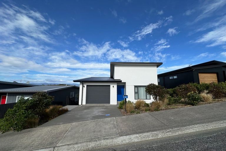 Photo of property in 34 Epic Way, Newlands, Wellington, 6037