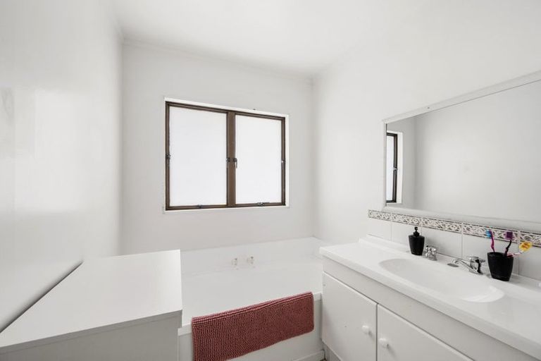 Photo of property in 2 Kaikoura Street, Maupuia, Wellington, 6022