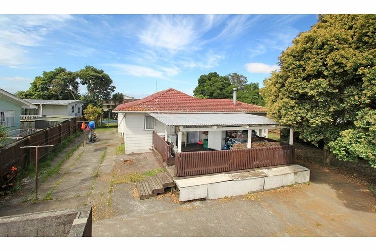 Photo of property in 2 Navigator Place, Papatoetoe, Auckland, 2025