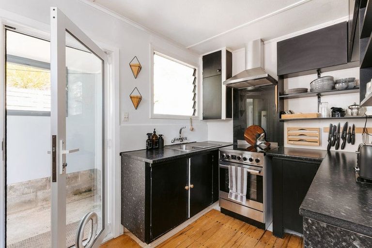 Photo of property in 21 Omokoroa Road, Omokoroa, 3114