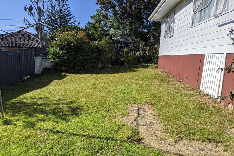 Photo of property in 2/13 Dolbear Street, Titirangi, Auckland, 0604