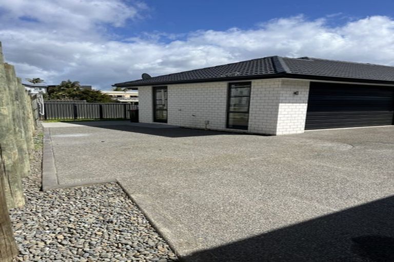 Photo of property in 8 Albatross Lane, Welcome Bay, Tauranga, 3112