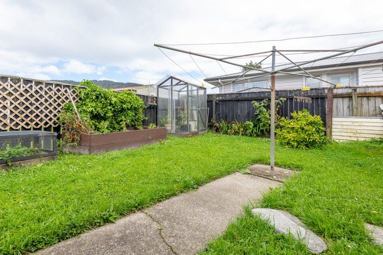 Photo of property in 5 The Strand, Wainuiomata, Lower Hutt, 5014
