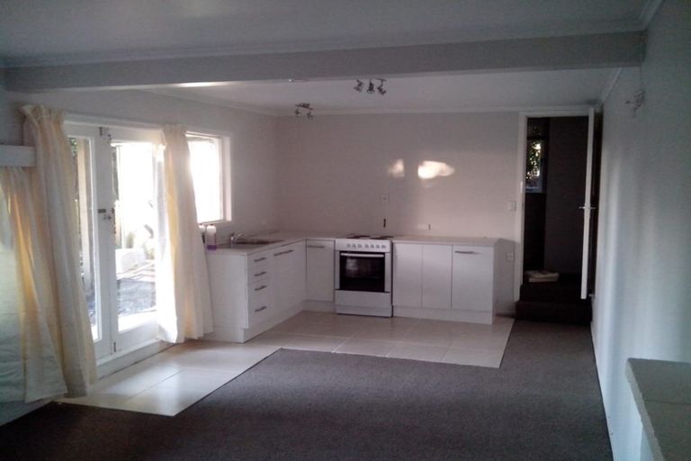 Photo of property in 76 Wade River Road, Stanmore Bay, Whangaparaoa, 0932