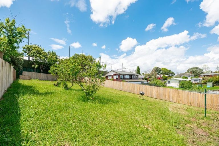 Photo of property in 44 Tahi Terrace, Glen Eden, Auckland, 0602