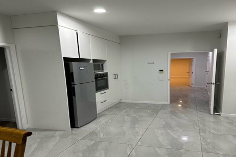 Photo of property in 17 Burgundy Park Avenue, Henderson, Auckland, 0612