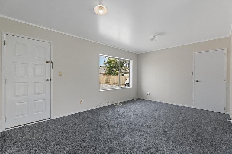 Photo of property in 2/24 Horlicks Place, Randwick Park, Auckland, 2105