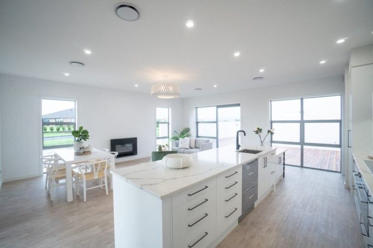 Photo of property in 9 Loveston Lane, Kelvin Grove, Palmerston North, 4470