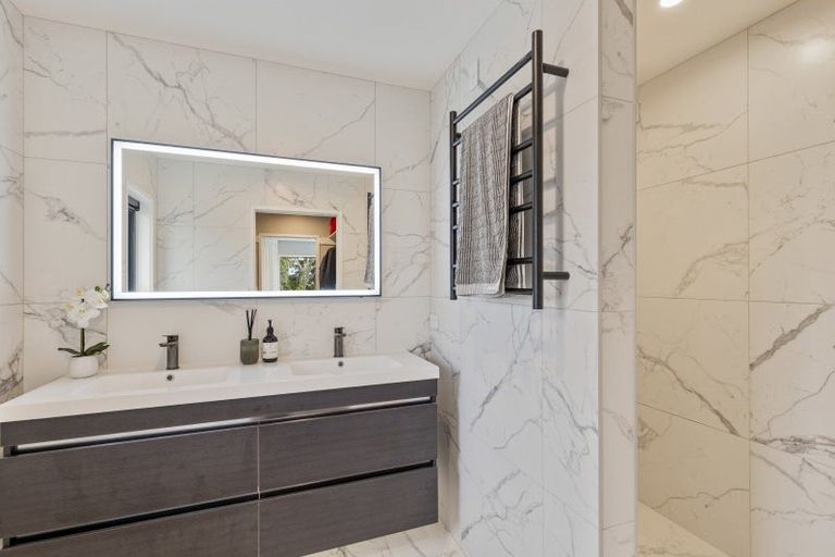 Photo of property in 519 Mangorei Road, Highlands Park, New Plymouth, 4312