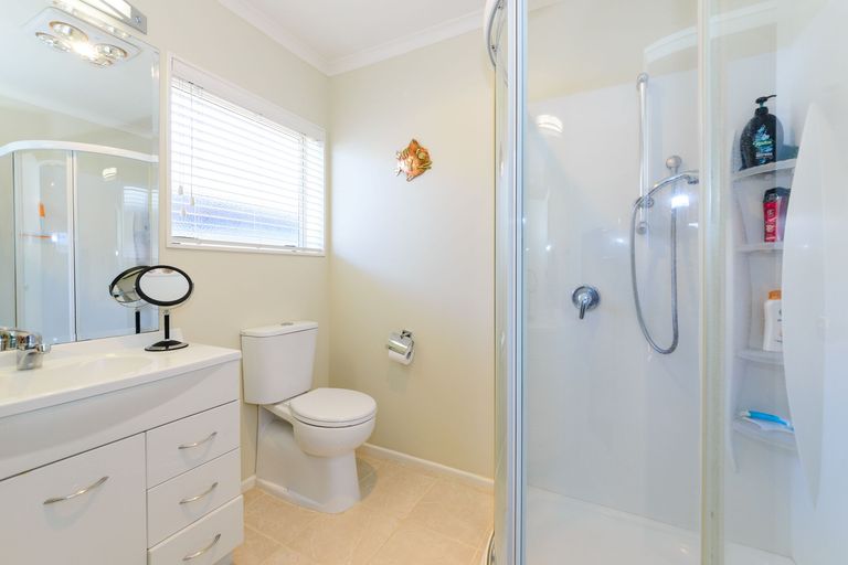 Photo of property in 18 Fernlea Avenue, Kelvin Grove, Palmerston North, 4414