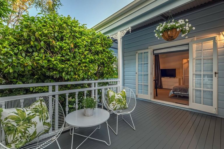 Photo of property in 8 Maritime Terrace, Birkenhead, Auckland, 0626