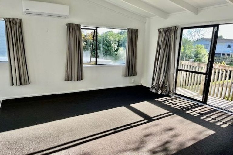 Photo of property in 50 Sungrove Rise, Sunnyvale, Auckland, 0612