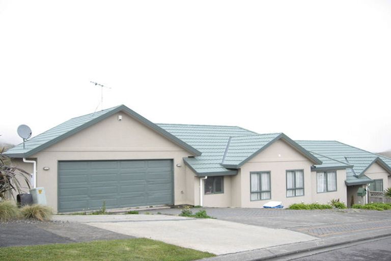 Photo of property in 6 Landsdowne Terrace, Karori, Wellington, 6012