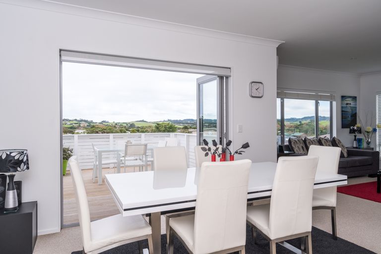 Photo of property in 15 Weka Street, Mangawhai, 0505