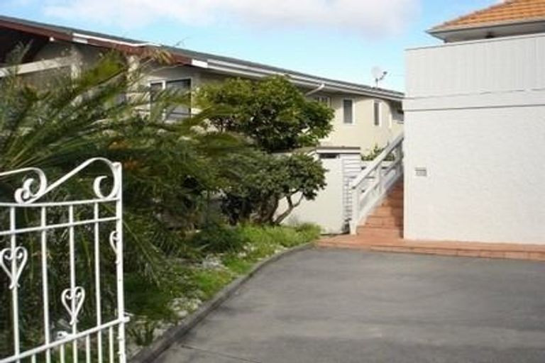 Photo of property in 1/4 Midway Avenue, Castor Bay, Auckland, 0620