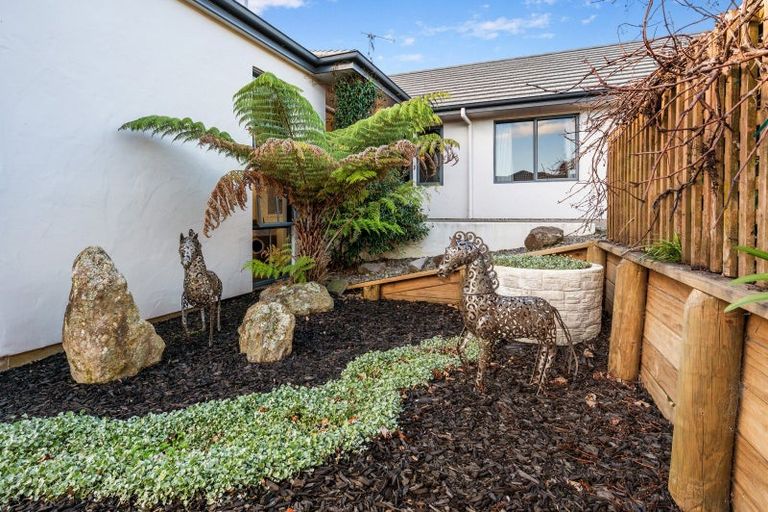 Photo of property in 2 Holcombrooke Lane, Welcome Bay, Tauranga, 3175