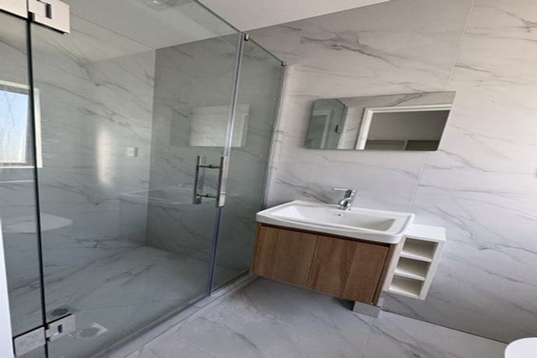 Photo of property in 10 Elcoat Avenue, Henderson, Auckland, 0612