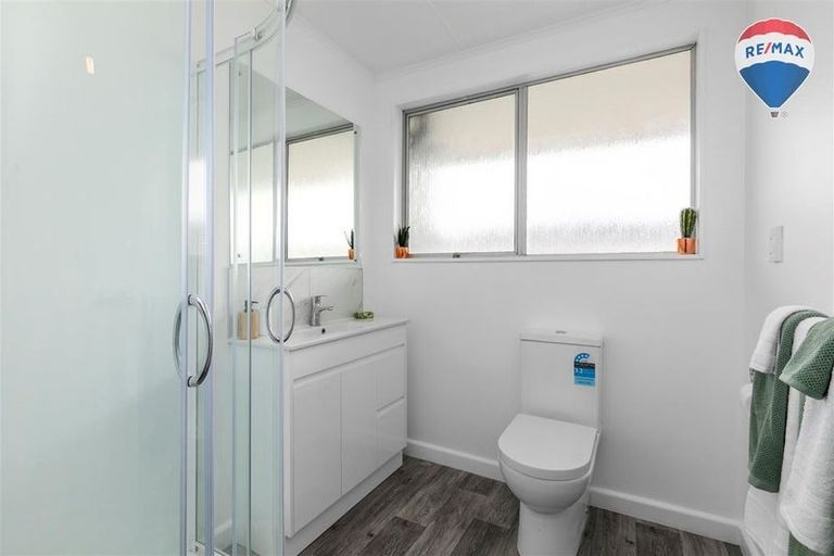 Photo of property in 2/100 Martin Street, Wallaceville, Upper Hutt, 5018