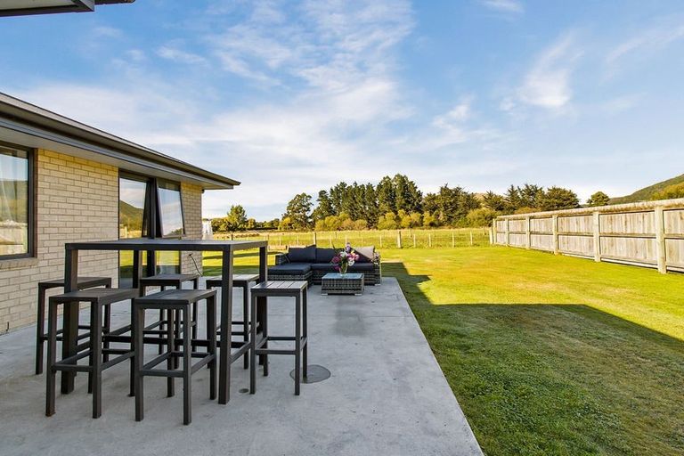 Photo of property in 16 Eric Batchelor Place, Waimate, 7924