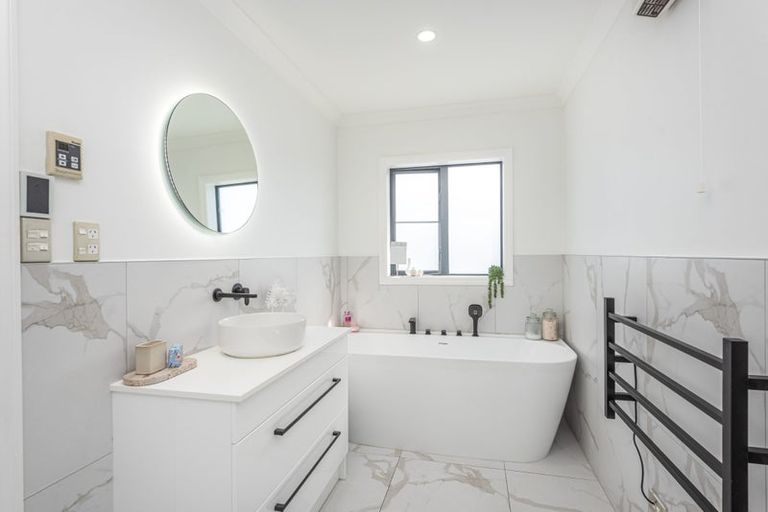 Photo of property in 16 Clyde Road, Upper Riccarton, Christchurch, 8041